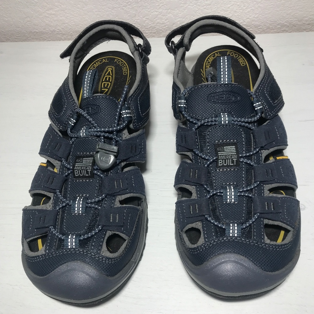 KEEN SANDALS MEN  SIZE 9